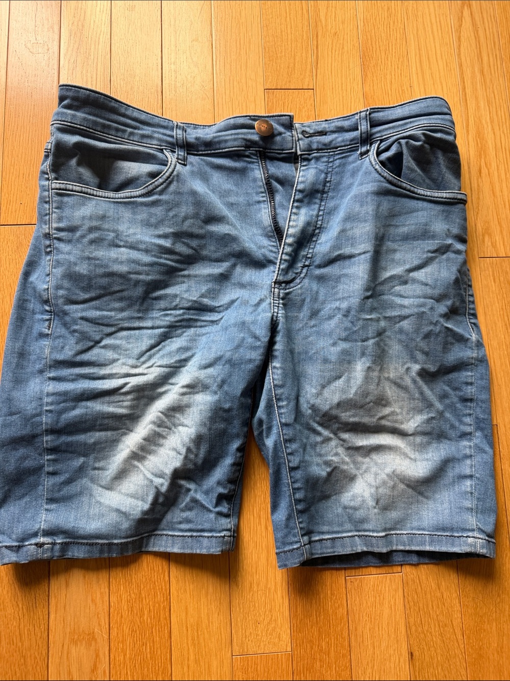 Casual Men's Distressed Light Blue Denim Shorts